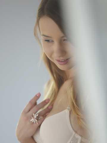 Taylor Sands picture 13.3