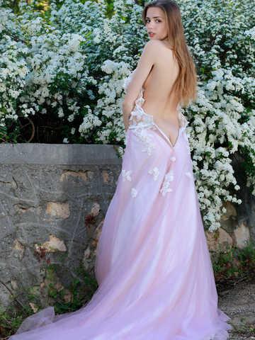 Elle Tan picture 12.4