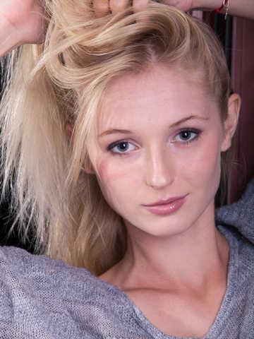 Leona Honey picture 19.2