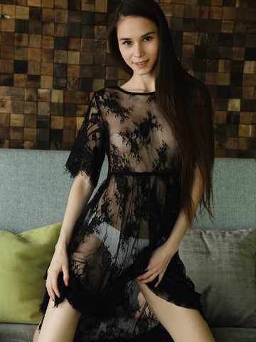 Leona Mia picture 14.1