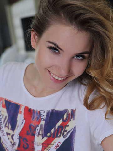 Lola Krit picture 99.1