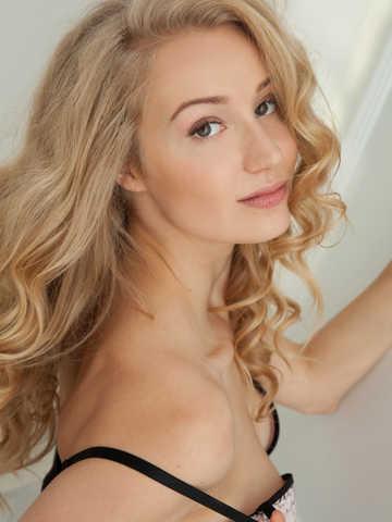 Naomi Kiss picture 7.1