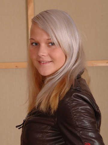 Clara Moon picture 5.3