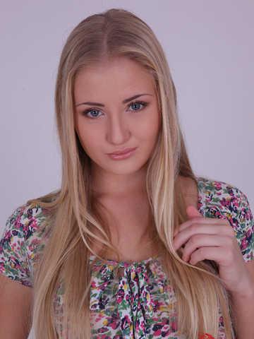 Cayla Lyons picture 1.1
